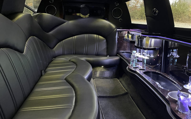 Lincoln-stretch-limo-interior